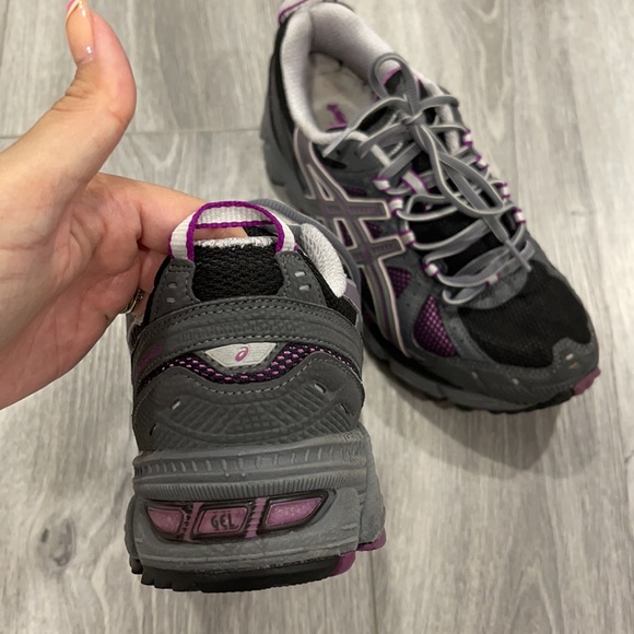 ASICS running shoes - Picture 3 of 7